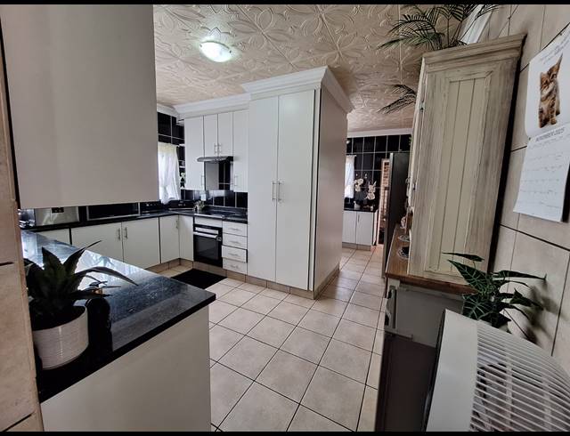 4 BEDROOM HOUSE FOR SALE IN HEIDELBERG AH